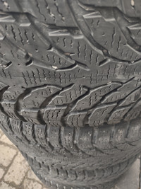 4 pneus hiver Nokian Hakkapeliitta XL 285-40R21. Excellent état