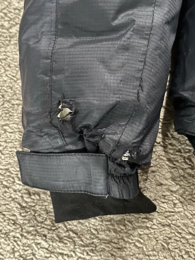 Canada Goose Mountaineer Jacket in Men's in Calgary - Image 4