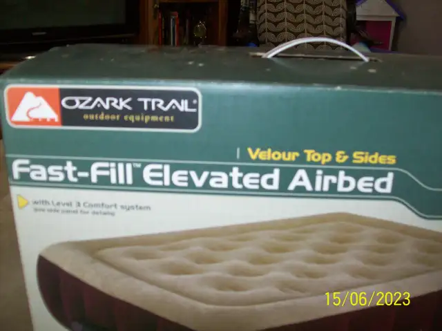 Fast -fill elevated airbed (new price) $50 in Beds & Mattresses in Cornwall - Image 2