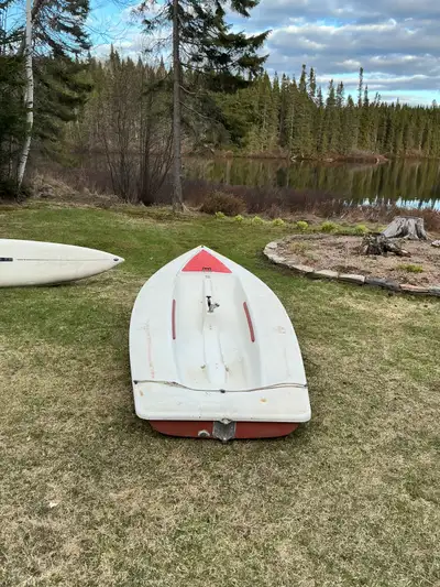 Voilier invitation bombardier 16 pieds avec tous les accessoires 400$ si intéressé 450-499-0047