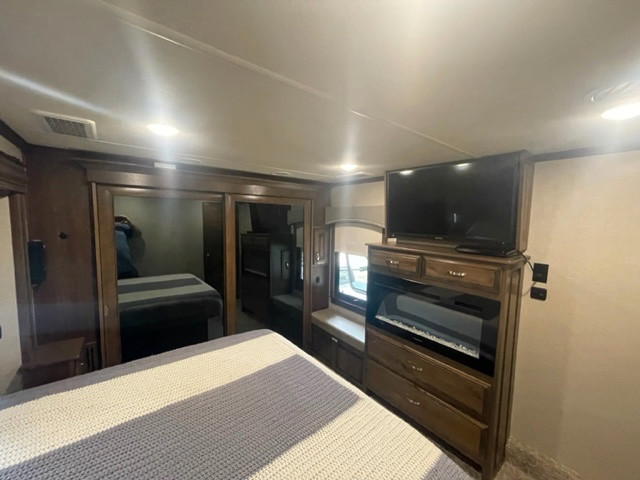 2019 River Stone 39MO in RVs & Motorhomes in Comox / Courtenay / Cumberland - Image 3