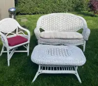 White Wicker Love Sest Table Chair