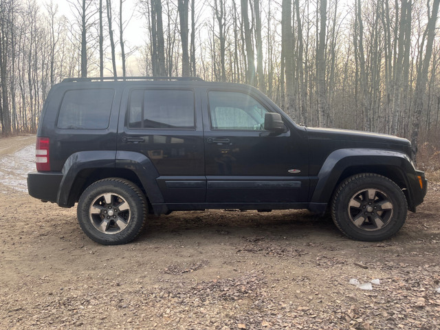 Jeep Liberty  in Cars & Trucks in Edmonton - Image 2