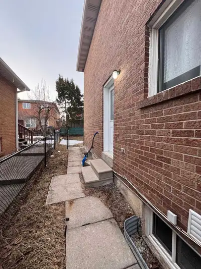 1 bedroom with 1 washroom