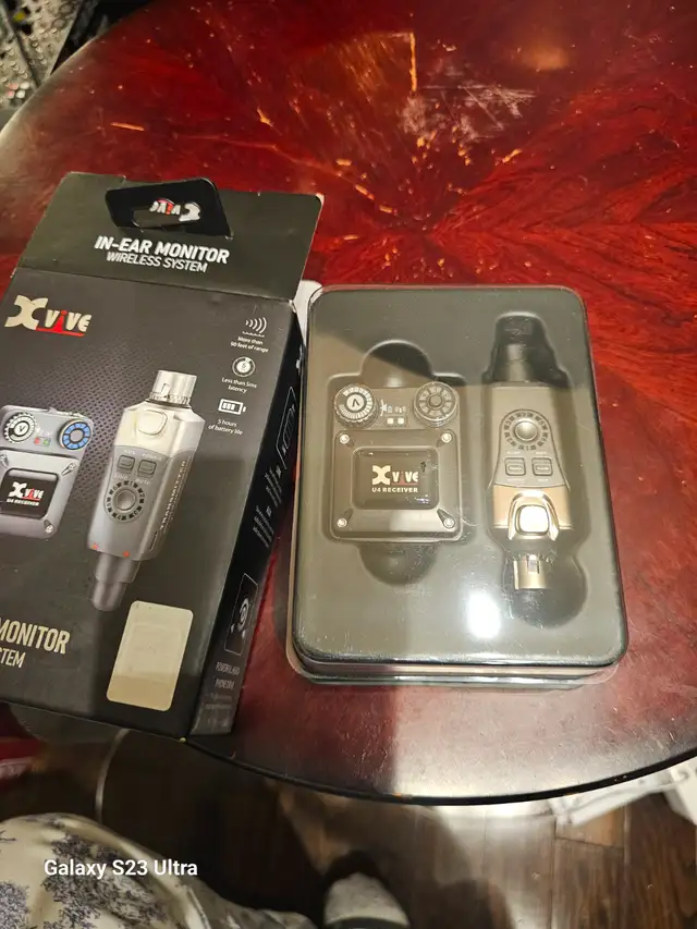 VIVE.   IN-EAR MONITOR        WIRELESS SYSTEM   ( GENTLY USED )