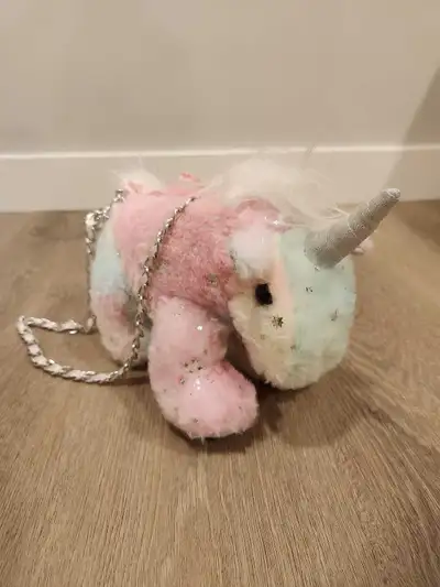 Kids Unicorn Purse (Olly & Me) 7"H x 10"L x 5"W Brand New! Tag Intact.