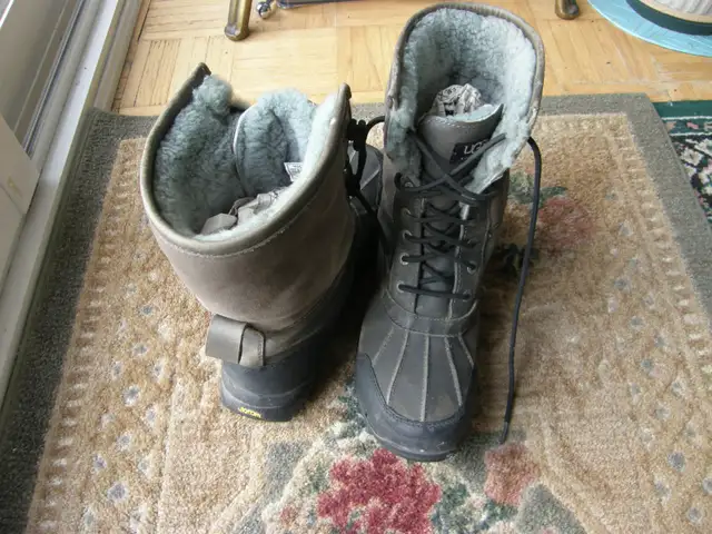Men's winter boots Uggs, Land's End in Men's Shoes in Markham / York Region - Image 4