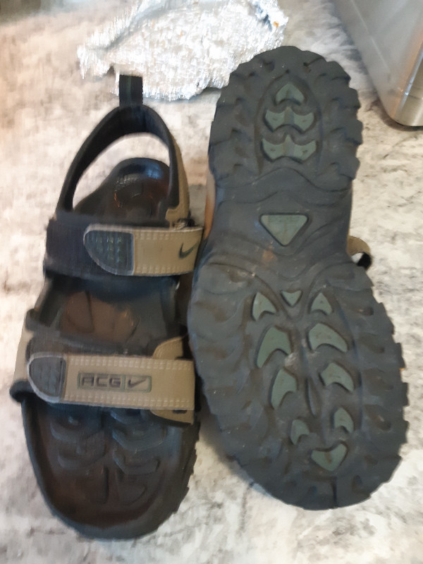 Men's Size 8 Sandals (fit Women's 10) dans Chaussures pour hommes  à Saint-Albert - Image 2