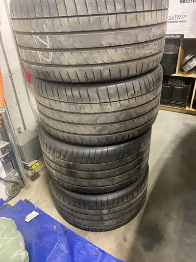 Tires & Rim Off a 2020 GT 500 Mustang Will fit 2015-2022 mustangs Only ran one season *the centre ca...
