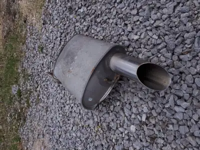 Muffler Ford Mustang GT 2005 comme neuf 40$ peux aussi faire sur Nissan maxima