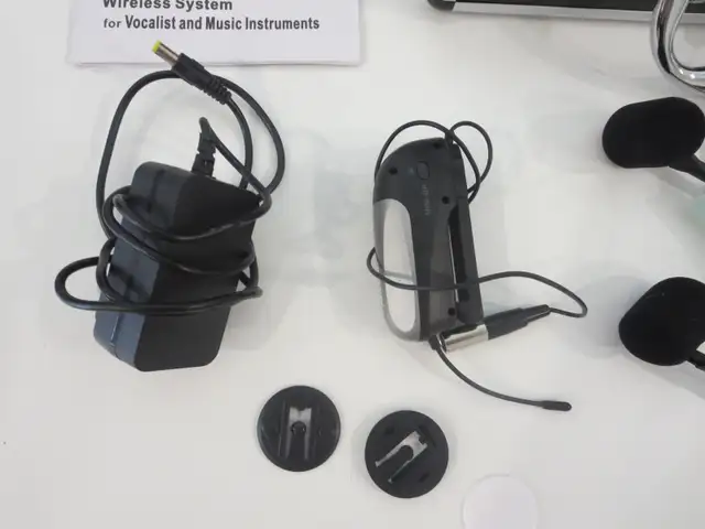 VITOPAL ACEMIC PR-8/AT-20 Wireless Microphone for Accordion in Pro Audio & Recording Equipment in Stratford - Image 5