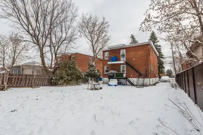Appartement de 6½ situé au deuxième étage d'un duplex tranquille sur la rue Alphonse, dans le secteu...
