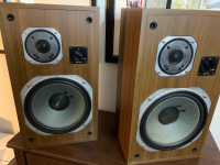 Yamaha NS-645 speakers