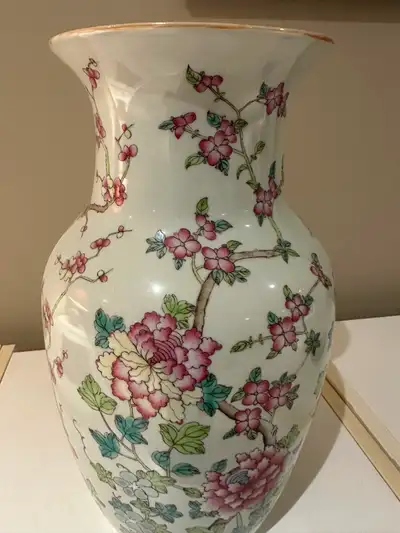 Beautiful Chinese Vase, View more