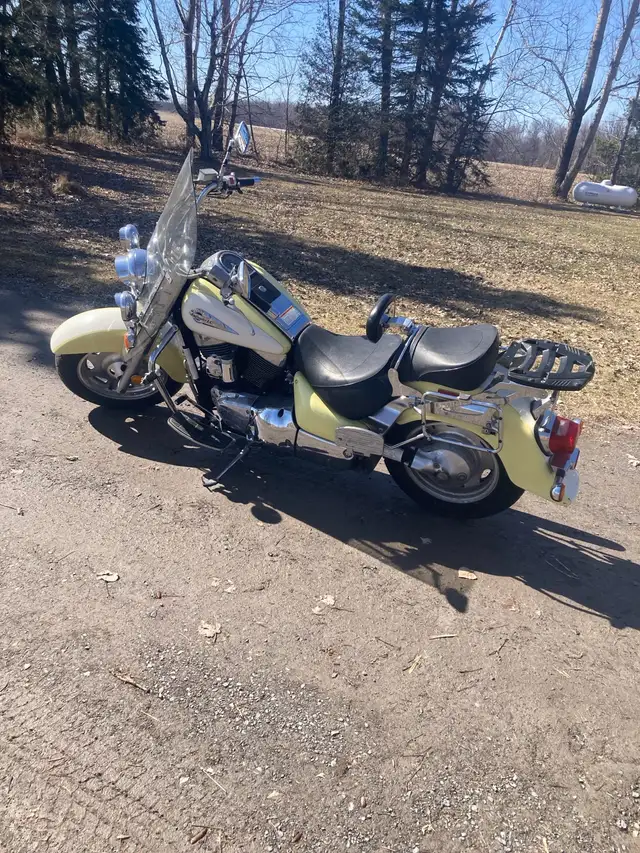 1998 Suzuki Intruder 1500 in Touring in Ottawa - Image 6