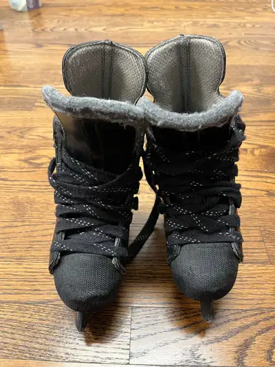 Bauer Air 30 Youth Hockey Skates Size 12D, View more