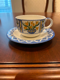 Royal Doulton fine China tea cups (7)