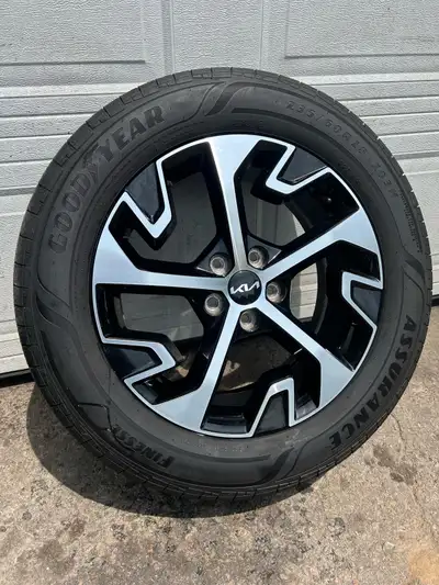 FIRM PRICE ! 650$ all 4 rims and tires OEM 2024 kia sportage wheels , rims , mags 18 inch 18x7.5 5x1...