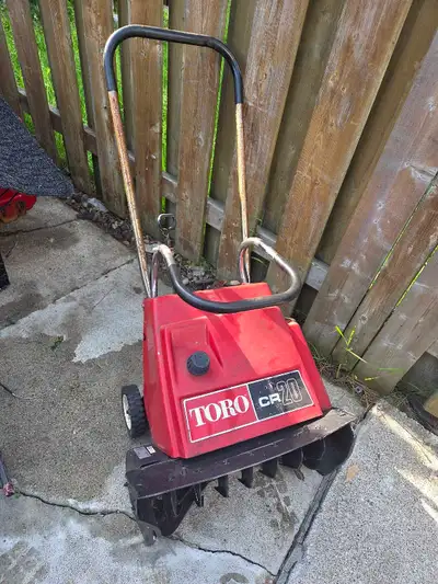 Toro gas snowblower , View more