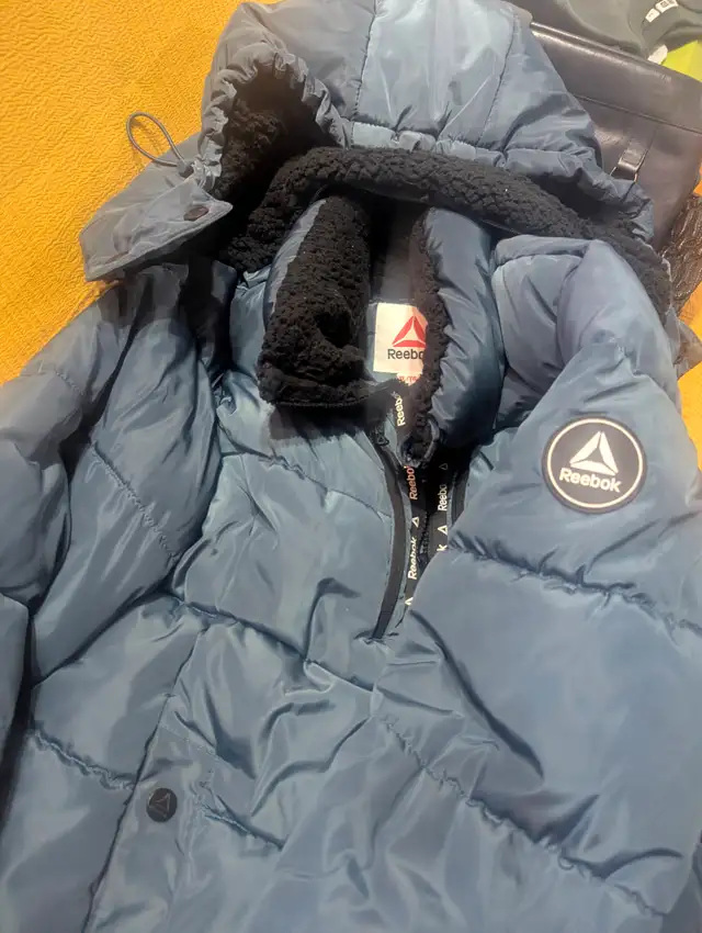 Reebok Women's winter jacket (xl) in Women's - Tops & Outerwear in Calgary - Image 4