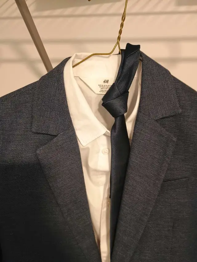 Kids H&M Navy Blue Suit with Shirt & Tie (11-12 Years old) in Kids & Youth in Edmonton - Image 3