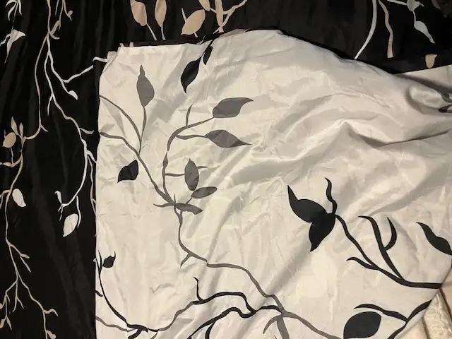 Reversible Duvet Cover - Queen Set in Bedding in Ottawa - Image 5