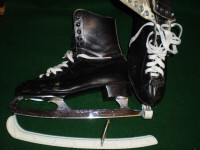 Vintage Men's Black Leather Figure Ice Skates, size 9