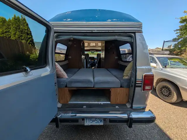 1989 dodge b250 fuel injected campervan  in RVs & Motorhomes in Kamloops - Image 10
