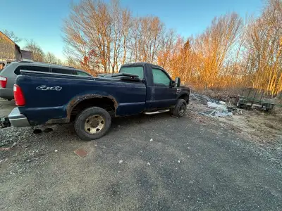 2009 F250 6.4 L diesel truck 590,000 km on truck only has 290,000 on new crate motor from Ford. Insp...