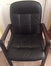 4 Dyrlund  (8994 Executive chair with black leather)