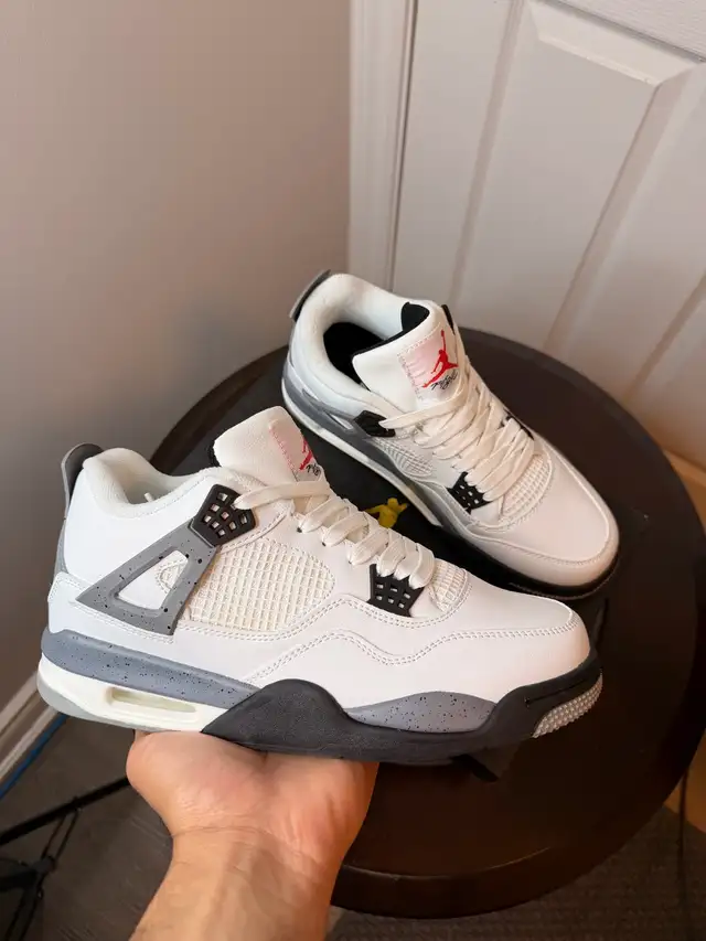 Air Jordan 4 size 8 / 8.5 in Men's Shoes in Oakville / Halton Region - Image 3