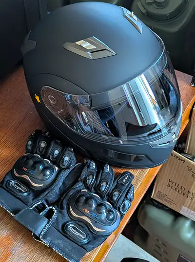 FreedConn BM2-S DOT Approved Motorcycle Helmet w/Bluetooth, FM I am selling the following item(s): -...