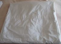KING SIZE DUVET COVER WITH 2 PILLOW SHAMS - EXCELLENT CONDITION