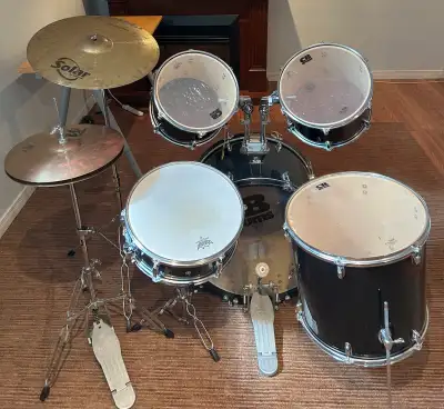 Full drum kit. 5 pieces, high hat and crash/ride cymbals , View more