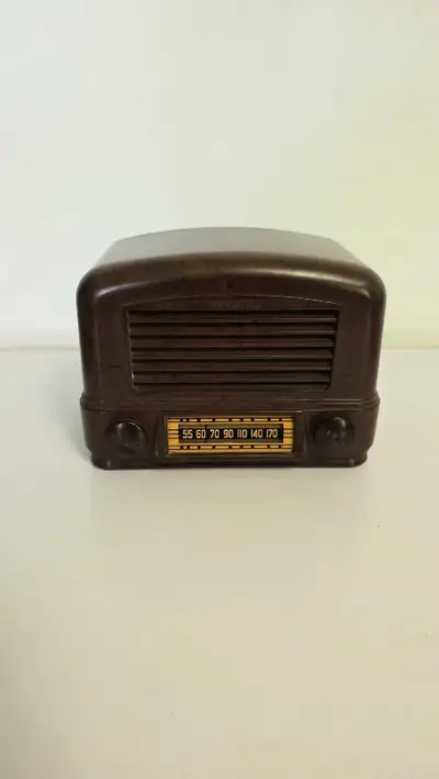 Tiny Airline Vintage Bakelite Tube Radio , View more