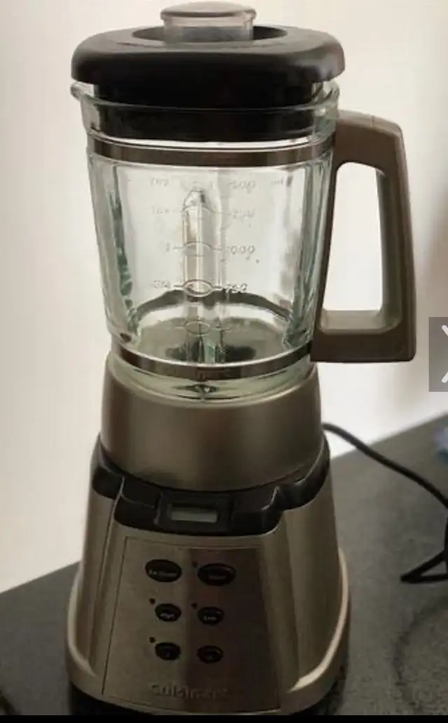 used Cuisinart blender 600 in silver - $65 in Processors, Blenders & Juicers in Markham / York Region - Image 3