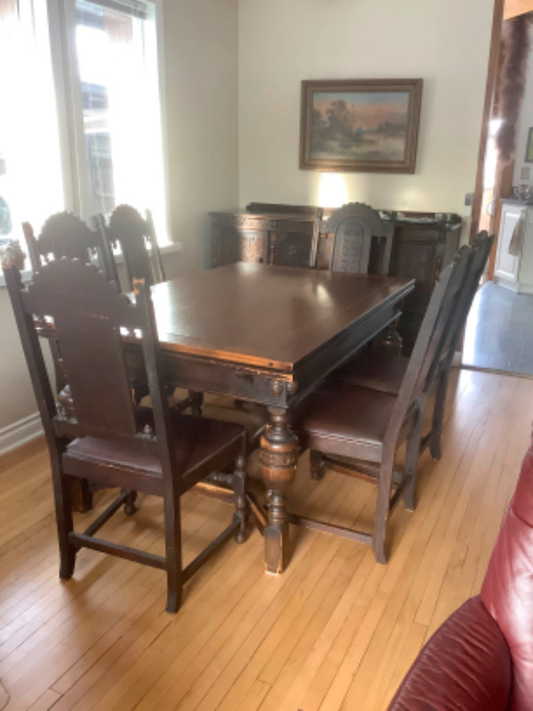 ANTIQUE SOLID CLASSY OAK WOOD/LEATHER DINING SET ~ CIRCA 1920 in Arts & Collectibles in Thunder Bay