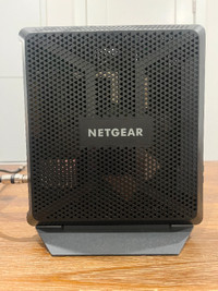 Excellent condition NETGEAR Nighthawk AC1900 Cable Modem Router