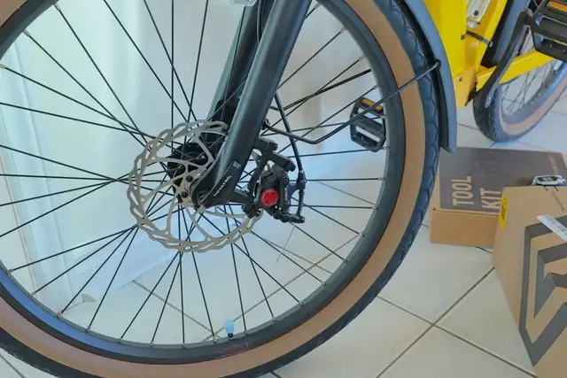 Velotric Discover 1 E-Bike (Mango) (Like NEW) w/2nd NEW Battery in eBike in Markham / York Region - Image 5