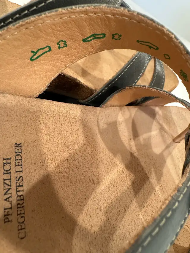 NEW in box- Think! Leather Thong Sandals -Made in Europe- sz 7.5 in Women's - Shoes in Ottawa - Image 9