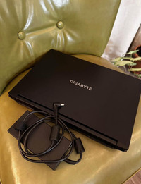 Gigabyte gaming laptop with bag 
