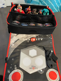 Disney Infinity set with carrying case xbox 360