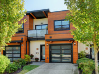 Westcoast Contemporary 3 Bdrm Townhouse by UVic