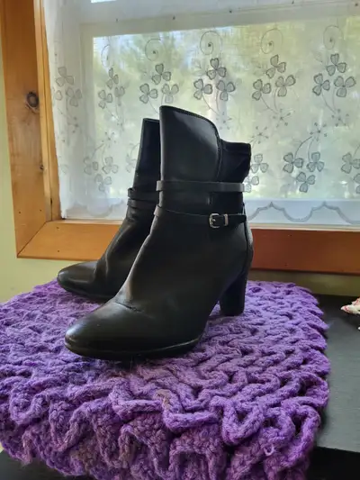 Short College Winter boots, View more