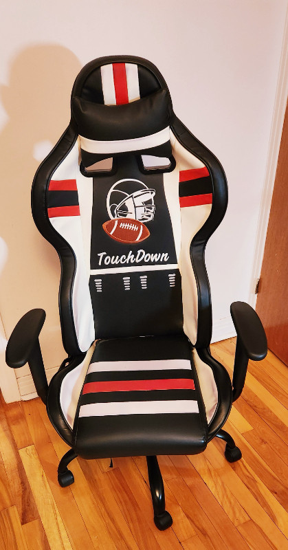 For Sale: Gaming Chair - Used Like New Condition! dans Chaises, Fauteuils inclinables  à Ville de Montréal