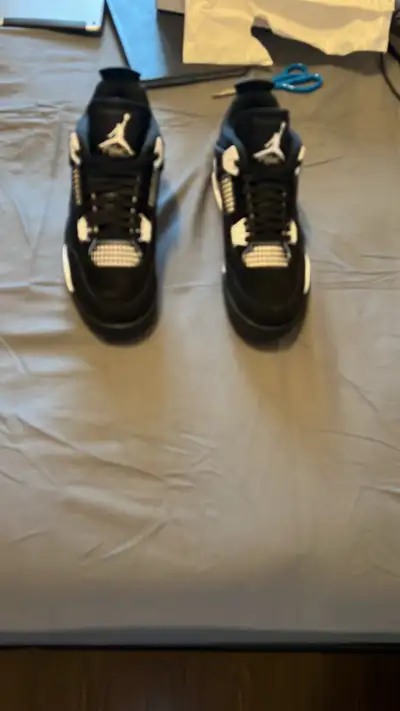 Jordan 4 white thunder
