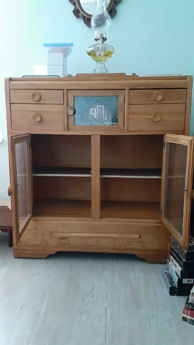 Antique Hutch in Arts & Collectibles in Ottawa - Image 2