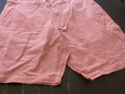 Men’s GAP Linen/Cotton Dress Shorts – Red – Size 32 – $10, View more