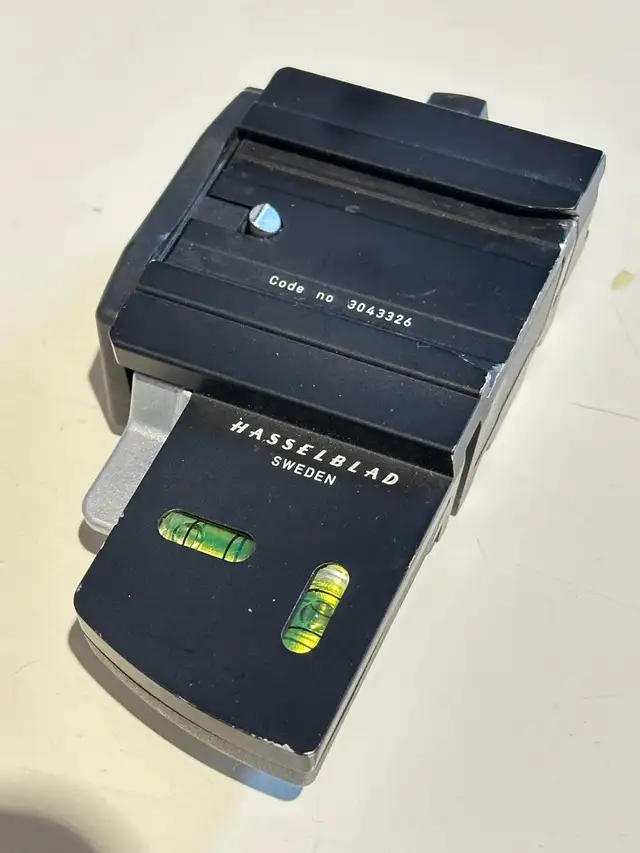 Hasselblad Quick Coupling System Rapide Trépied in Cameras & Camcorders in City of Montréal - Image 2