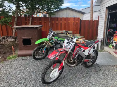 Préparez-vous à vivre l'excitation avec cette Honda CR 500 2T de 1997 ! Cette moto légendaire offre...